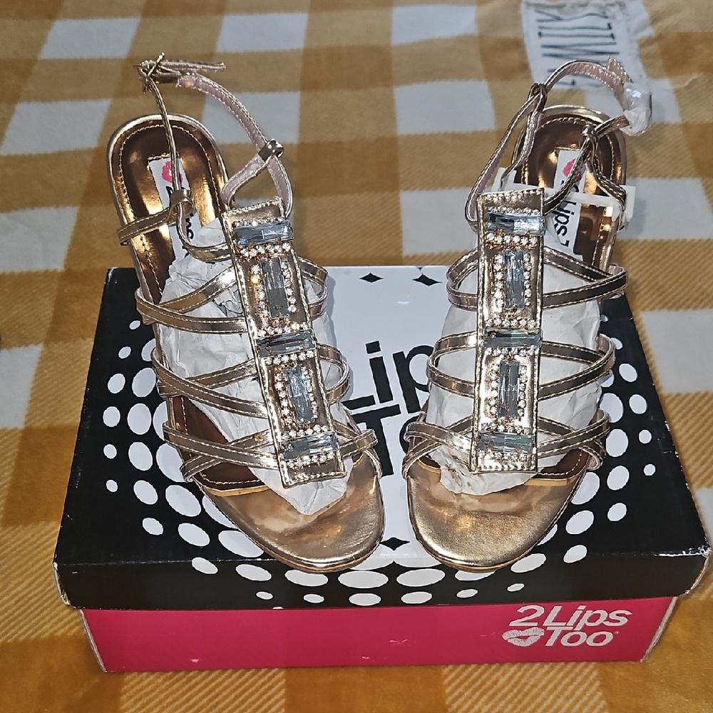 NIB 2 Lips Too Rose Gold Embellished Heel Size 7.5